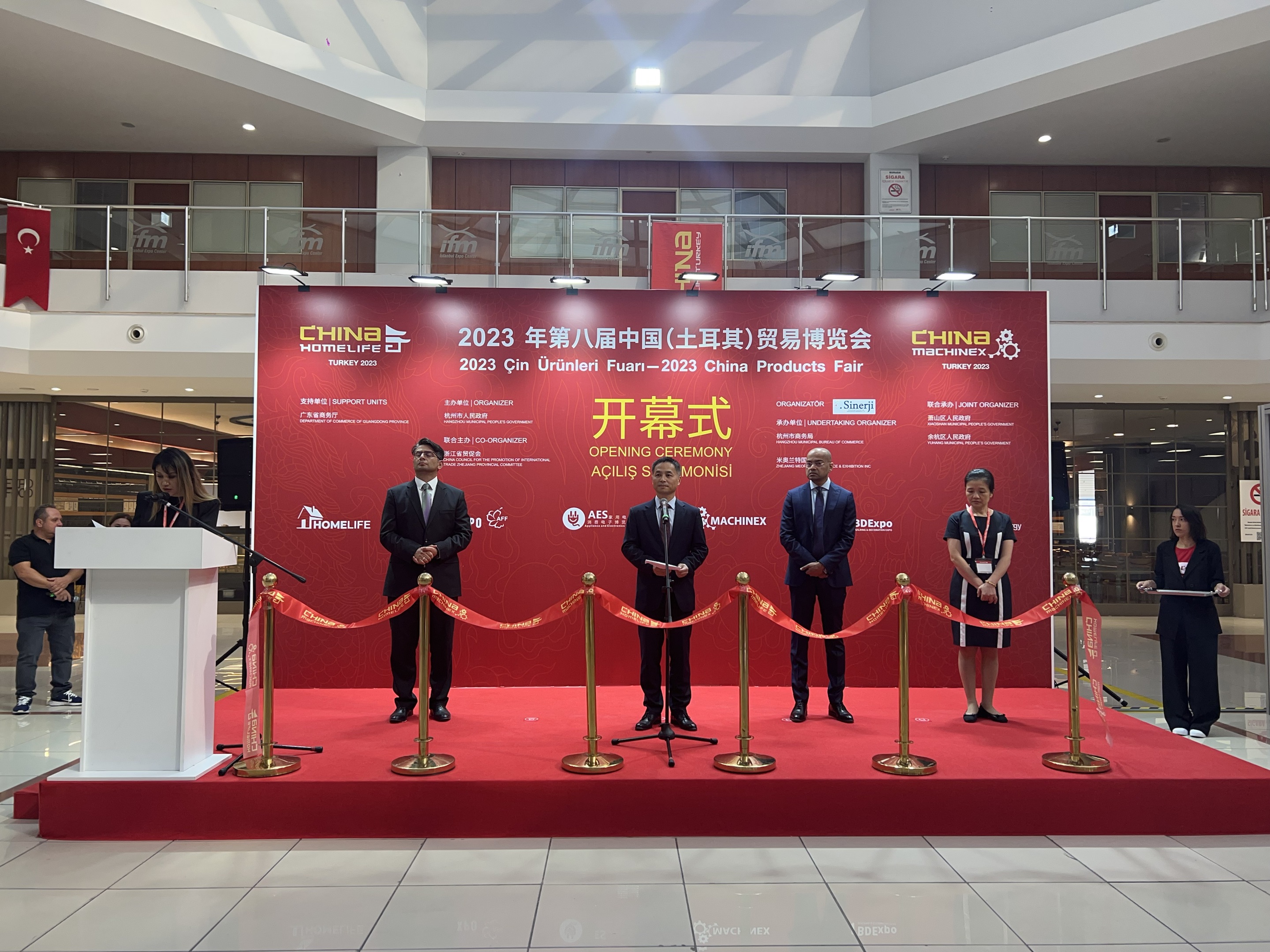 The grand opening of the Turkey Homelife Expo! HOMELIFE collaborates hand in hand with various exhibitors to create brilliance together~